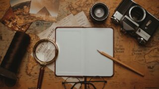 名探偵コナンカードゲームのスタートデッキ5種類と第一弾の拡張パック「探偵たちの切札」を徹底解説